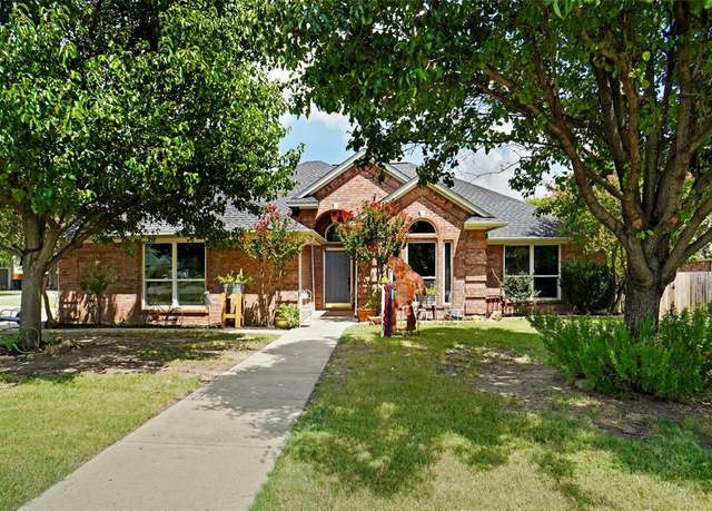 Property at 316 W 6th St, Justin, TX 76247, 3 beds, 2 baths