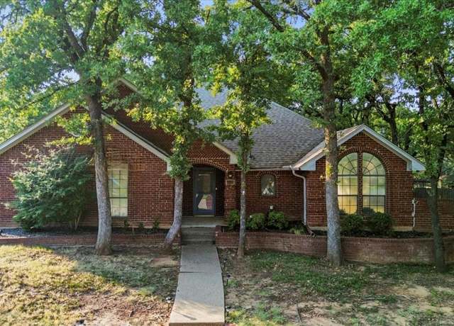 Property at 5520 Bradley Ct, Arlington, TX 76017, 3 beds, 2 baths