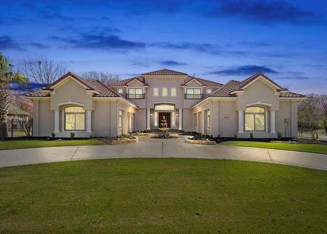 Property at 945 Deer Hollow Blvd, Southlake, TX 76092, 5 beds, 4.5 baths