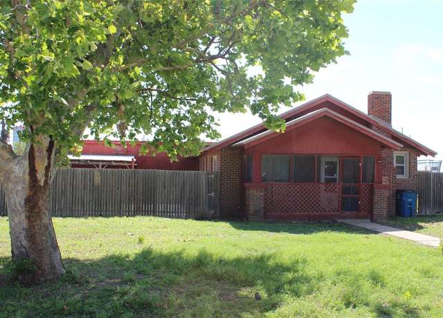 Property at 260 S Munday Ave, Munday, TX 76371, 3 beds, 1 bath