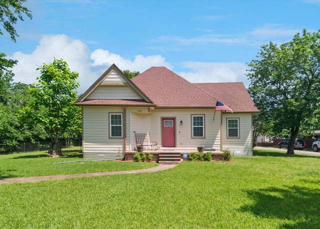 Property at 1102 W 12th St, Bonham, TX 75418, 4 beds, 2 baths