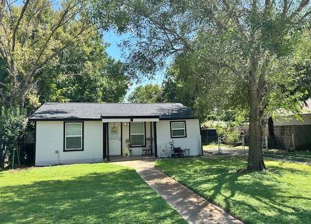 Property at 913 Bales St, Cleburne, TX 76033, 2 beds, 1 bath