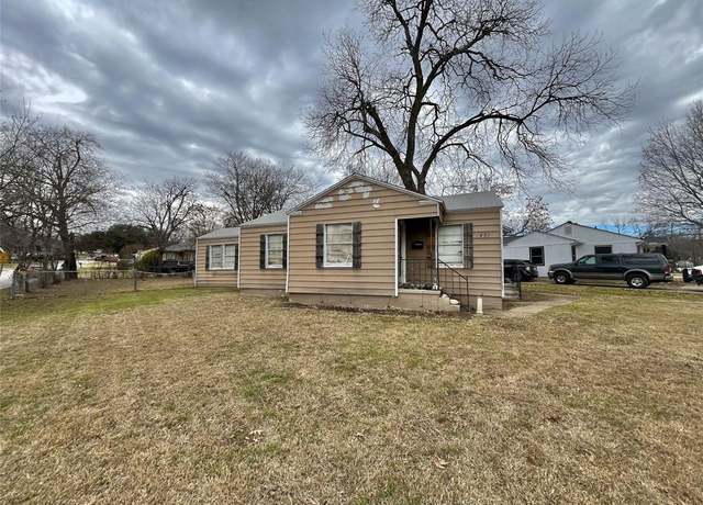 Property at 1451 Greenbrier Dr, River Oaks, TX 76114, 3 beds, 1 bath