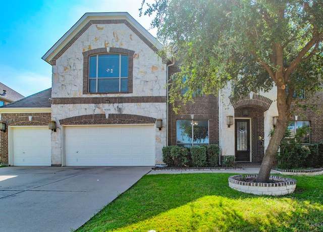 Property at 10325 Crowne Pointe Ln, Fort Worth, TX 76244, 6 beds, 4 baths