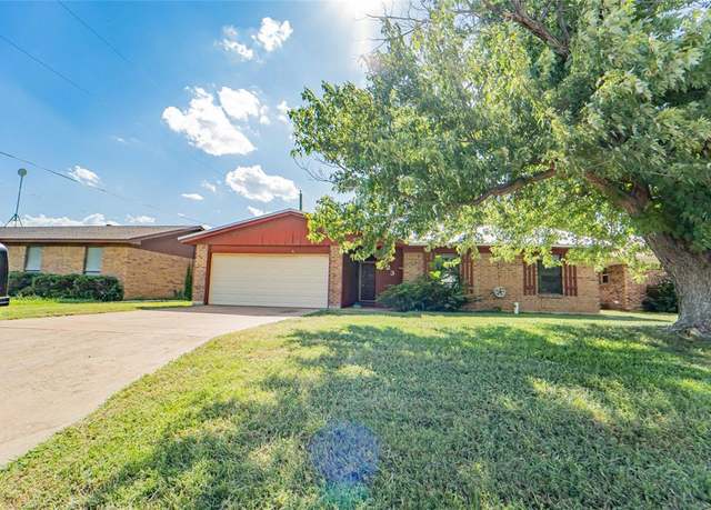 Property at 723 Mistletoe St, Breckenridge, TX 76424, 3 beds, 2 baths