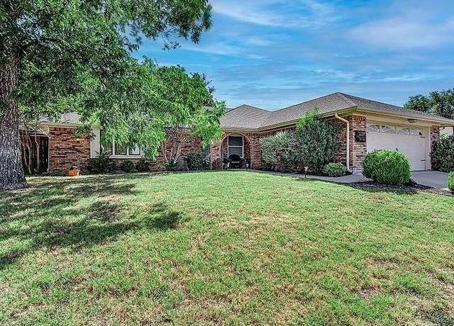 Property at 708 Patty B Ln, Burleson, TX 76028, 3 beds, 2 baths