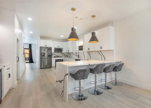 Property at 911 Turner Ave, Dallas, TX 75208, 4 beds, 4 baths