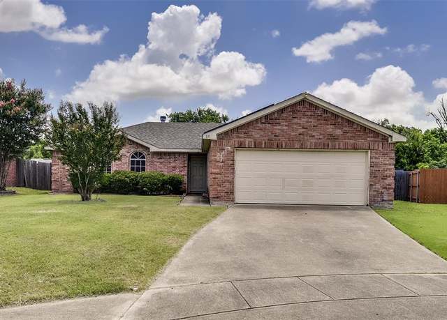Property at 131 Logan Ln, Waxahachie, TX 75165, 3 beds, 2 baths
