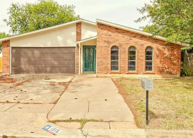 Property at 1316 Royster Rd, Fort Worth, TX 76134, 5 beds, 3 baths
