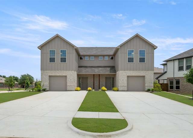 Property at 401-403 Saddle Ln, Denton, TX 76205, 8 beds, 5 baths