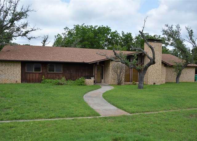 Property at 1807 N Horton, Goldthwaite, TX 76844, 3 beds, 2.5 baths