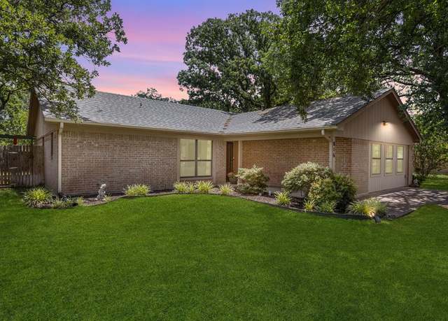 Property at 816 Lake Crest Pkwy, Azle, TX 76020, 4 beds, 3 baths
