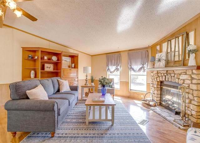 Property at 7027 Apache Trl, Weatherford, TX 76087, 3 beds, 2 baths