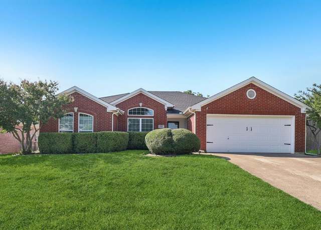 Property at 1708 Crestmeadow Ln, Mansfield, TX 76063, 3 beds, 2 baths