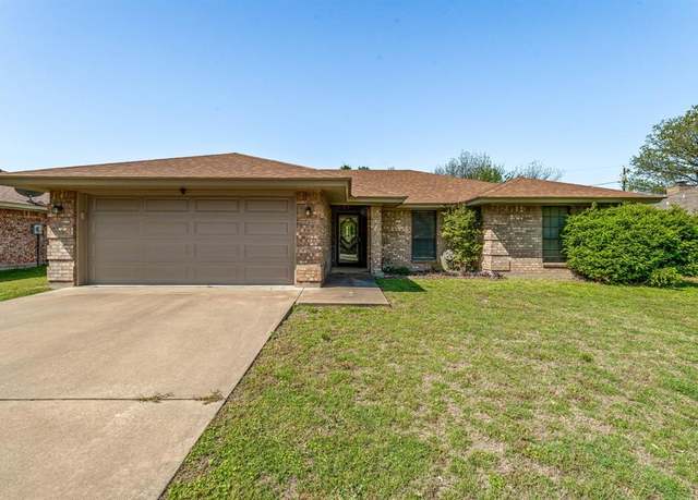 Property at 1804 Cypress Ave, Stephenville, TX 76401, 3 beds, 2 baths