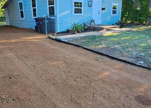 Property at 1321 W Hammond St, Fort Worth, TX 76115, 2 beds, 1 bath