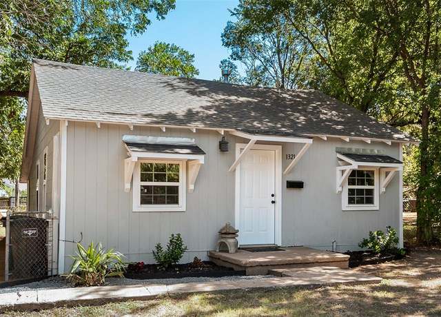 Property at 1321 W Hammond St, Fort Worth, TX 76115, 3 beds, 1 bath
