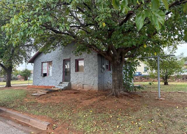 Property at 200 W Oklahoma Ave, Sweetwater, TX 79556, 2 beds, 1 bath
