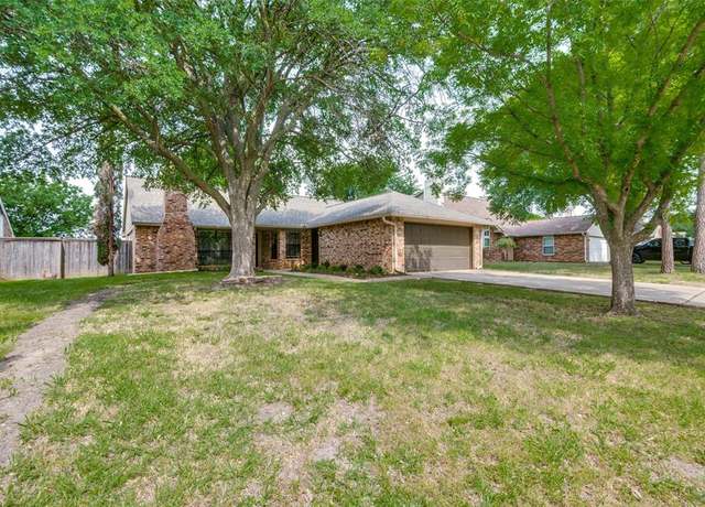 Property at 2005 Parkside Dr, Denton, TX 76201, 3 beds, 2 baths