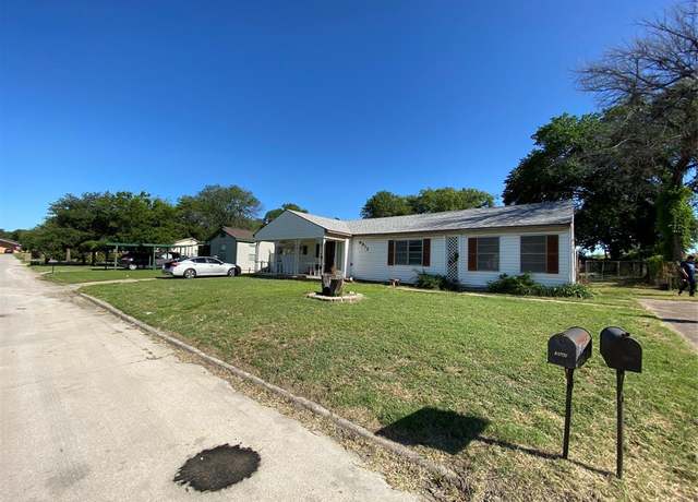 Property at 6812 Lakeside Dr, Lake Worth, TX 76135, 3 beds, 1 bath