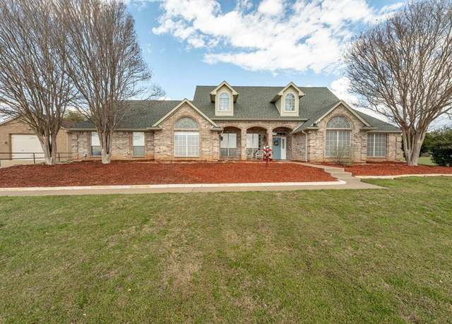 Property at 1605 Crow Creek Dr, Granbury, TX 76049, 3 beds, 2 baths