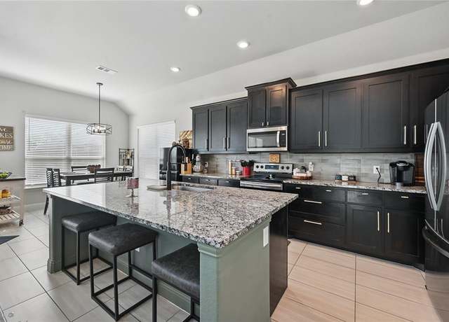 Property at 926 Lauren Dr, Midlothian, TX 76065, 4 beds, 3 baths