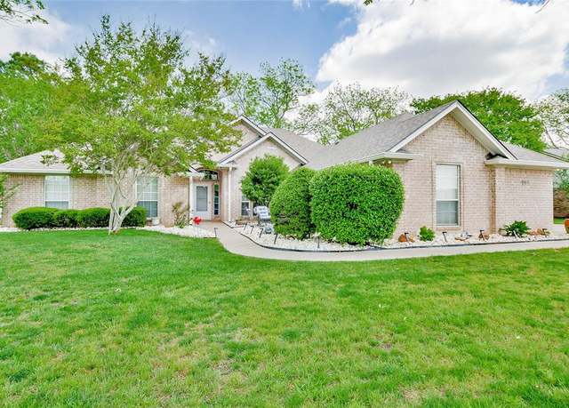 Property at 9611 Ravenswood Rd, Granbury, TX 76049, 4 beds, 2 baths