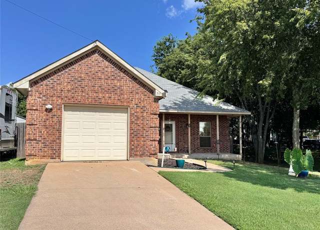 Property at 213 S Preston St, Alvarado, TX 76009, 3 beds, 2 baths
