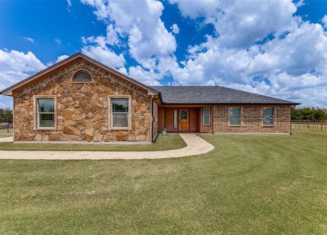 Property at 106 Hampton Ln, Springtown, TX 76082, 4 beds, 2 baths