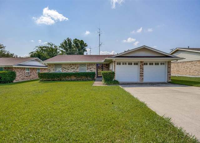 Property at 1027 Patricia Dr, Sherman, TX 75090, 4 beds, 2 baths