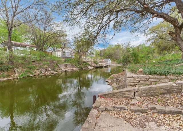 Property at 3811 Pawnee Ct, Granbury, TX 76048, 3 beds, 2 baths