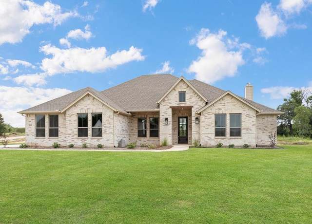 Property at 1044 Monaco Ct, Springtown, TX 76082, 3 beds, 2.5 baths