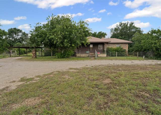 Property at 905 Zion Hill Rd, Weatherford, TX 76088, 3 beds, 2.5 baths