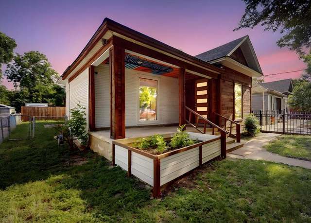 Property at 712 W 8th St, Dallas, TX 75208, 4 beds, 3 baths
