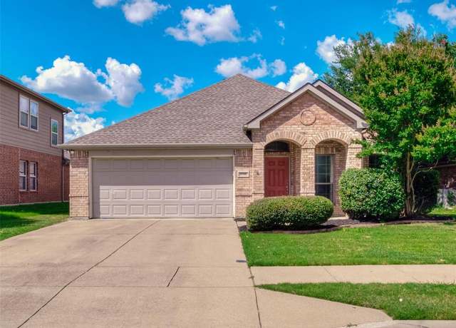 Property at 6140 Lochmoor Dr, Fort Worth, TX 76179, 4 beds, 2.5 baths