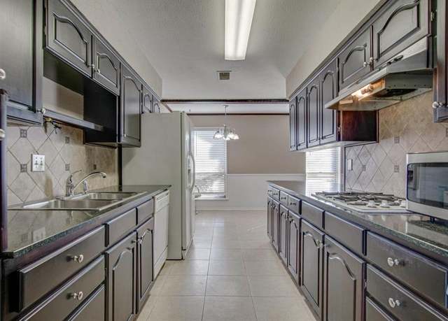 Property at 3719 Crestpark Dr, Farmers Branch, TX 75244, 4 beds, 2 baths