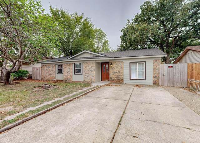 Property at 12304 Knight Dr, Balch Springs, TX 75180, 3 beds, 1.5 baths