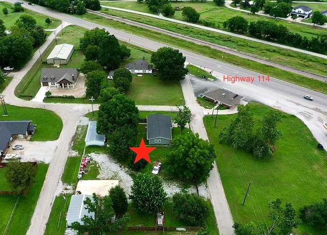 Property at 102 S Oak St, Paradise, TX 76073, 3 beds, 2 baths