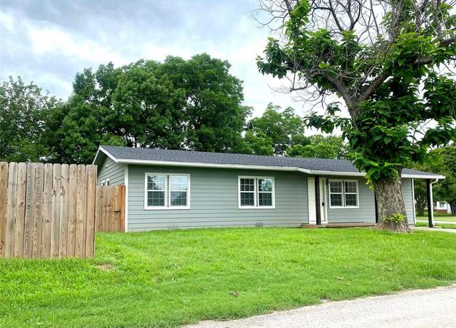 Property at 102 S Oak St, Paradise, TX 76073, 3 beds, 2 baths