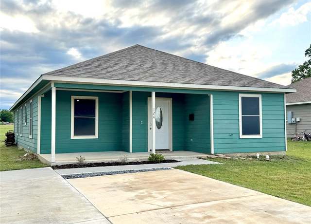 Property at 124 Oakwood St, Chico, TX 76431, 4 beds, 2 baths