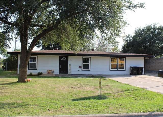 Property at 2605 Hillcrest Ave, Greenville, TX 75402, 3 beds, 2 baths