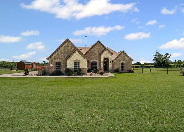 Property at 136 Spring Meadow Dr, Springtown, TX 76082, 4 beds, 2 baths