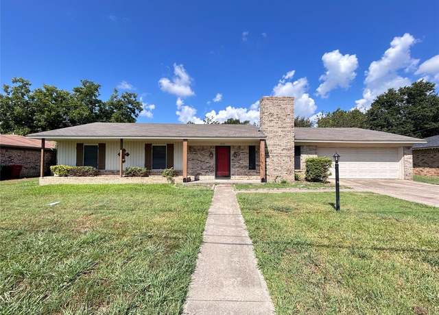 Property at 1211 Georgia St, Sulphur Springs, TX 75482, 3 beds, 2 baths