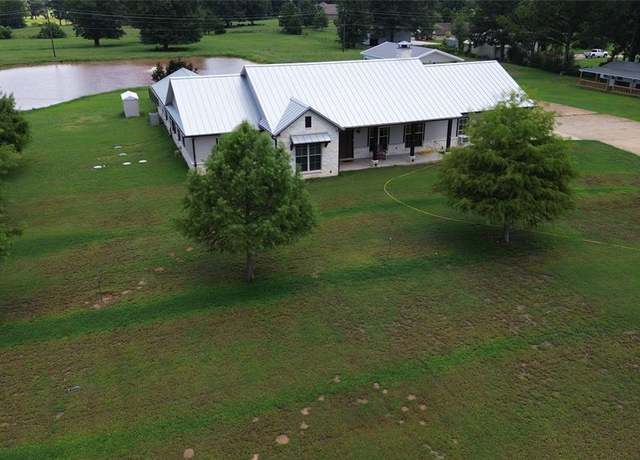 Property at 2533 County Road 186 E, Kilgore, TX 75662, 3 beds, 2.5 baths