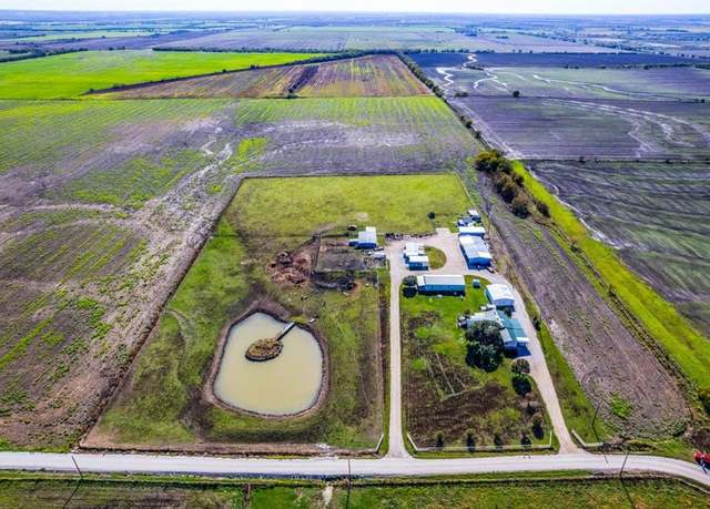 Property at 1078 Baker Rd, Pilot Point, TX 76258, 2 beds, 1.5 baths