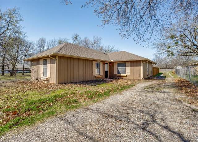 Property at 513 S Carter St, Whitewright, TX 75491, 2 beds, 2 baths