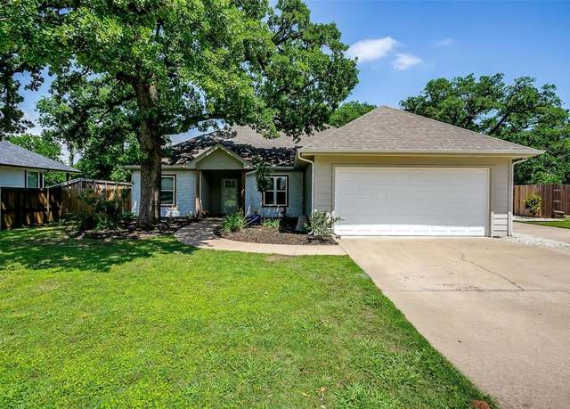 Property at 3711 Winding Way, Granbury, TX 76049, 3 beds, 2 baths