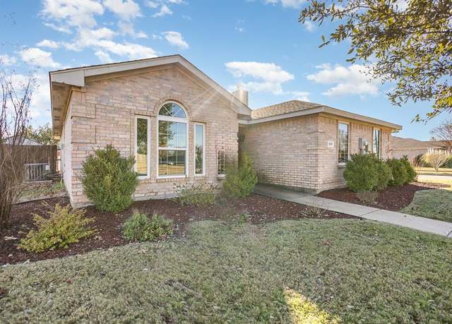 Property at 300 Lake Wichita Dr, Wylie, TX 75098, 3 beds, 2 baths