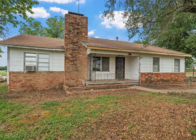 Property at 1677 Hobbs Ln, Waco, TX 76706, 2 beds, 1.5 baths