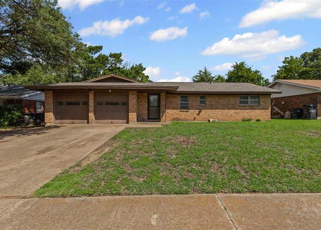Property at 1312 Roberts Ave, Cleburne, TX 76033, 3 beds, 2 baths